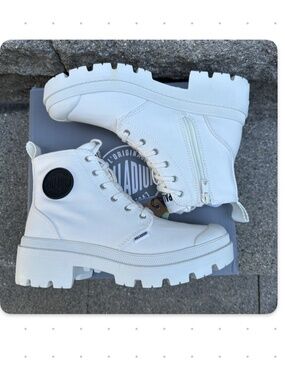 New in Box Palladium Women's White Pallabase Twill Size 8.5 Combat Boots